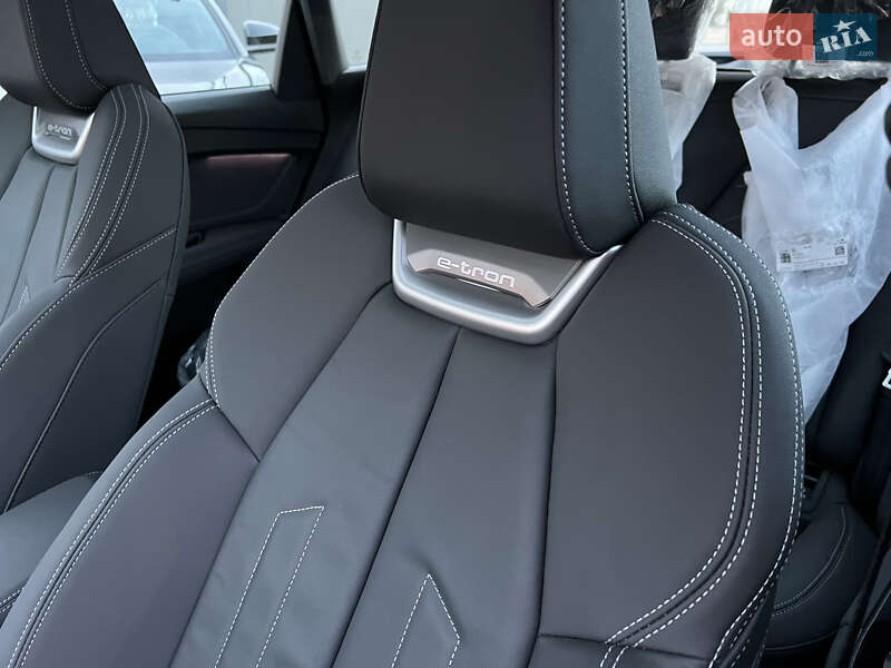 Позашляховик / Кросовер Audi Q4 e-tron 2023 в Івано-Франківську