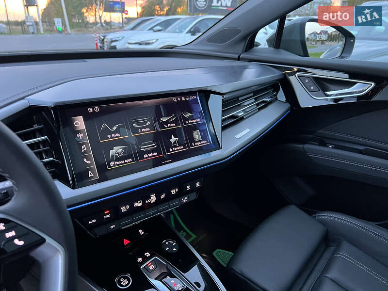 Позашляховик / Кросовер Audi Q4 e-tron 2023 в Івано-Франківську