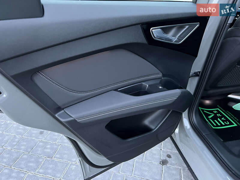 Позашляховик / Кросовер Audi Q4 e-tron 2023 в Івано-Франківську