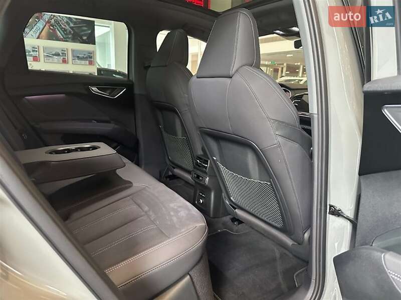 Внедорожник / Кроссовер Audi Q4 e-tron 2024 в Одессе