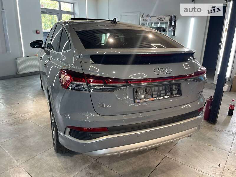 Позашляховик / Кросовер Audi Q4 e-tron 2022 в Києві