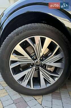 Позашляховик / Кросовер Audi Q4 e-tron 2022 в 