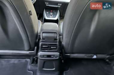 Позашляховик / Кросовер Audi Q4 e-tron 2021 в 