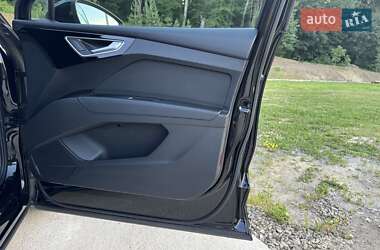 Позашляховик / Кросовер Audi Q4 e-tron 2021 в 