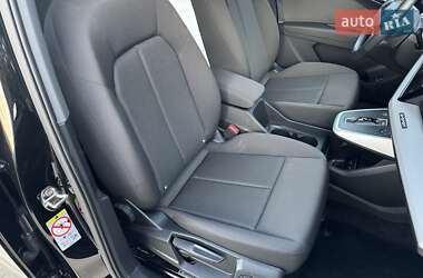 Позашляховик / Кросовер Audi Q4 e-tron 2021 в 