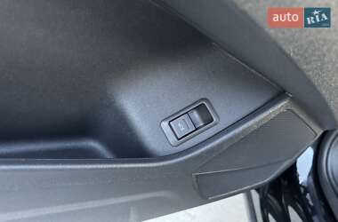 Позашляховик / Кросовер Audi Q4 e-tron 2021 в 
