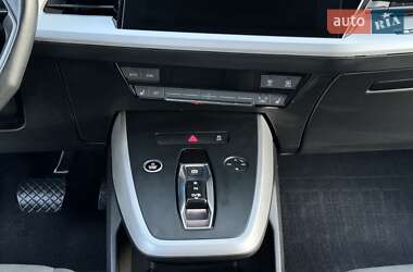 Позашляховик / Кросовер Audi Q4 e-tron 2021 в 