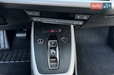 Позашляховик / Кросовер Audi Q4 e-tron 2021 в 