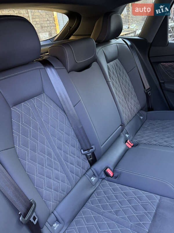 Позашляховик / Кросовер Audi Q4 e-tron 2023 в Києві