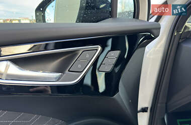 Внедорожник / Кроссовер Audi Q4 e-tron 2025 в 