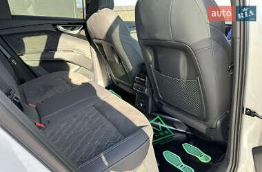 Внедорожник / Кроссовер Audi Q4 e-tron 2025 в 