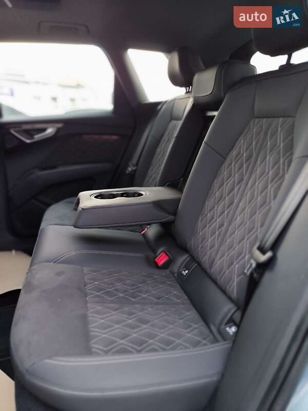 Внедорожник / Кроссовер Audi Q4 e-tron 2023 в Киеве