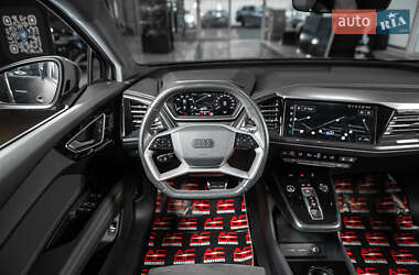 Внедорожник / Кроссовер Audi Q4 e-tron 2022 в 