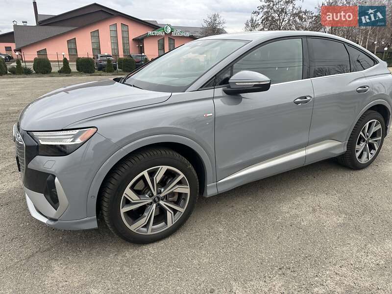 Позашляховик / Кросовер Audi Q4 e-tron 2022 в Києві