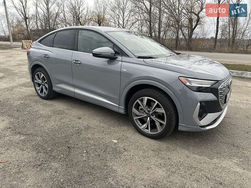Позашляховик / Кросовер Audi Q4 e-tron 2022 в Києві