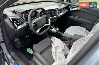 Позашляховик / Кросовер Audi Q4 e-tron 2024 в 