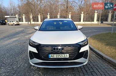 Внедорожник / Кроссовер Audi Q4 e-tron 2023 в 
