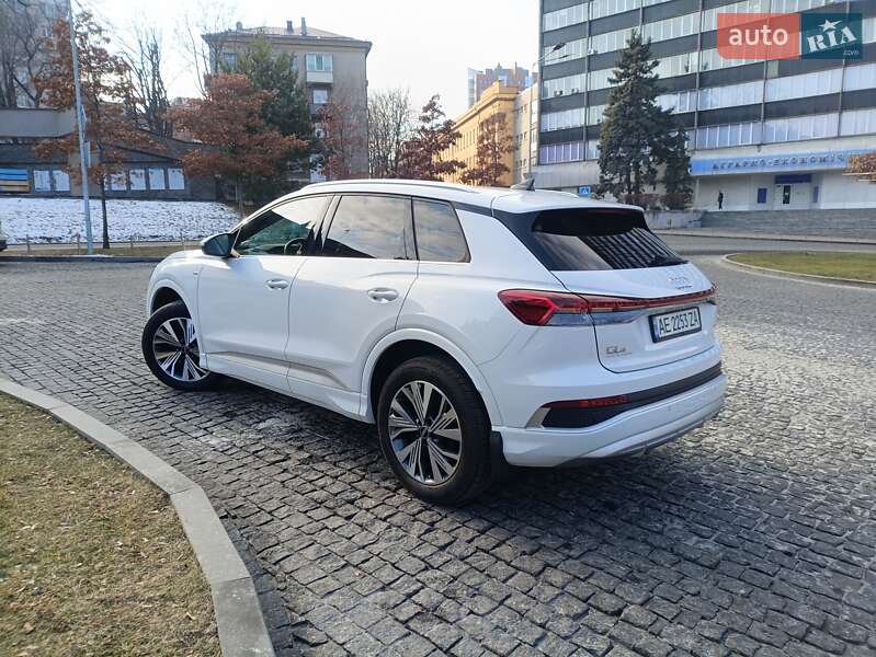 Позашляховик / Кросовер Audi Q4 e-tron 2023 в Києві