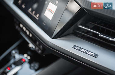 Внедорожник / Кроссовер Audi Q4 e-tron 2021 в 
