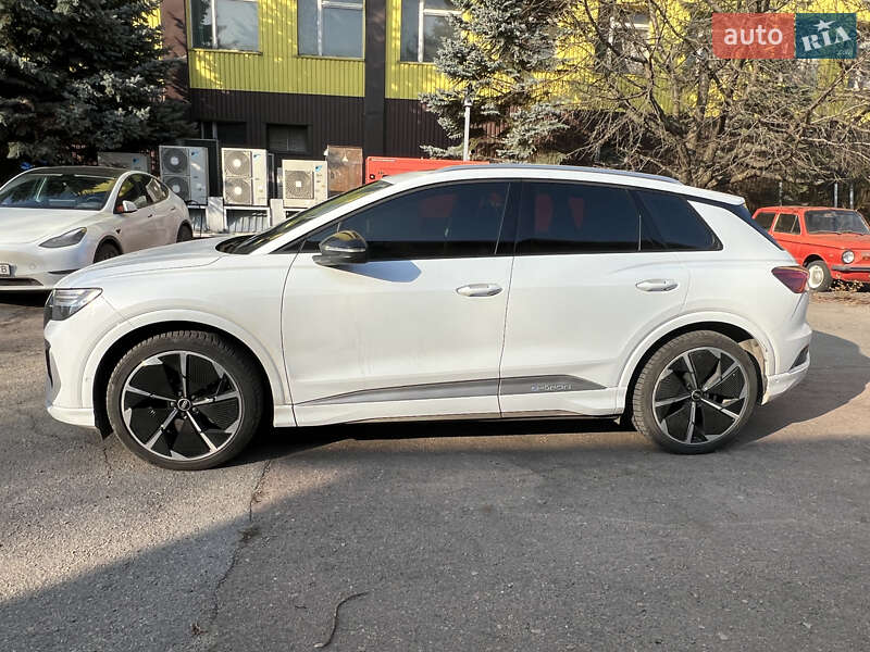 Внедорожник / Кроссовер Audi Q4 e-tron 2023 в Киеве