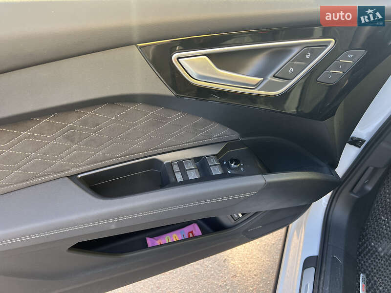 Внедорожник / Кроссовер Audi Q4 e-tron 2023 в Киеве