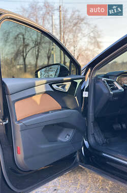Внедорожник / Кроссовер Audi Q4 e-tron 2021 в 