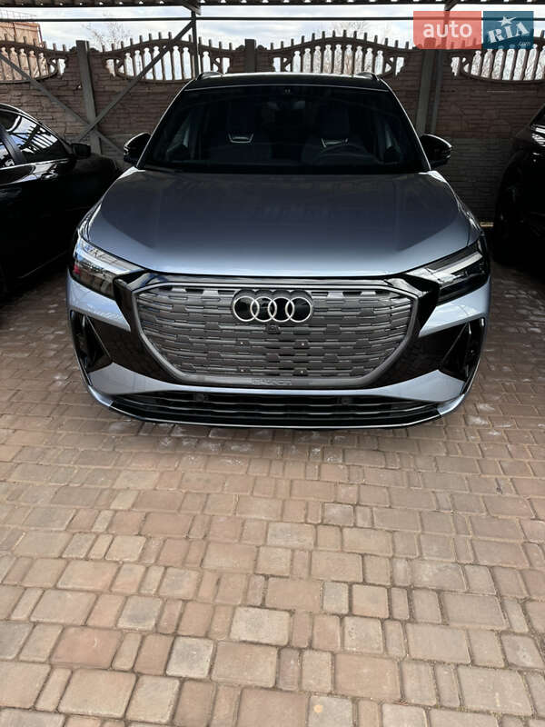 Внедорожник / Кроссовер Audi Q4 e-tron 2023 в 