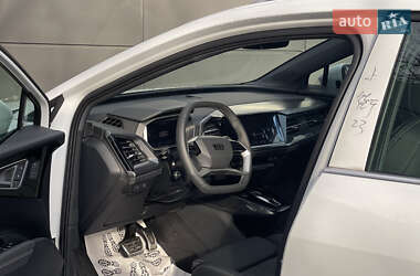 Позашляховик / Кросовер Audi Q4 e-tron 2024 в 