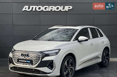 Позашляховик / Кросовер Audi Q4 e-tron 2024 в 