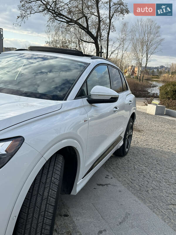 Позашляховик / Кросовер Audi Q4 e-tron 2023 в Дніпрі