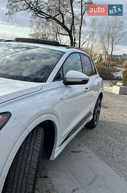 Внедорожник / Кроссовер Audi Q4 e-tron 2023 в 