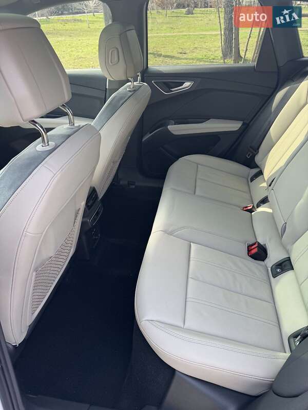 Внедорожник / Кроссовер Audi Q4 e-tron 2023 в Днепре