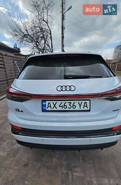 Позашляховик / Кросовер Audi Q4 e-tron 2023 в 