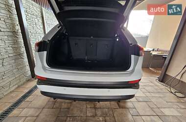 Позашляховик / Кросовер Audi Q4 e-tron 2023 в 