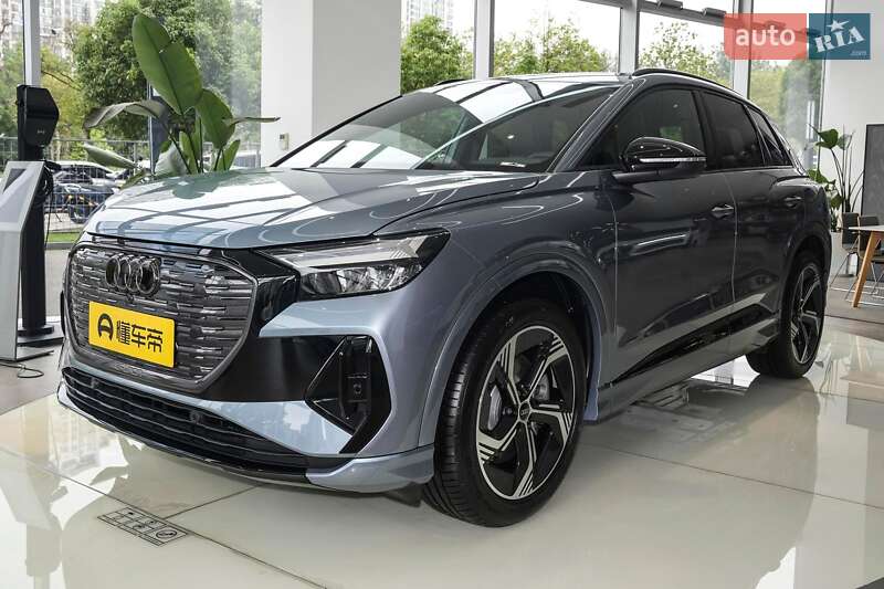 Позашляховик / Кросовер Audi Q4 e-tron 2024 в 