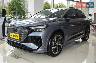 Позашляховик / Кросовер Audi Q4 e-tron 2024 в 