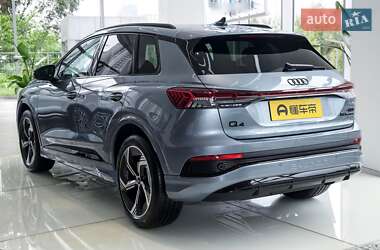 Позашляховик / Кросовер Audi Q4 e-tron 2024 в 