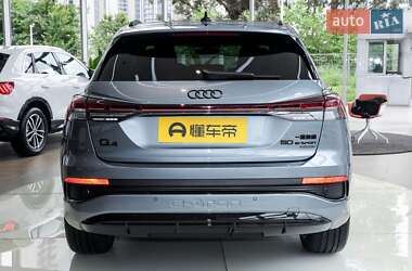 Позашляховик / Кросовер Audi Q4 e-tron 2024 в 
