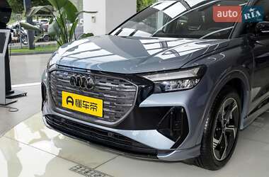 Позашляховик / Кросовер Audi Q4 e-tron 2024 в 