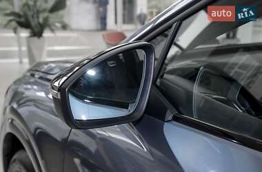 Позашляховик / Кросовер Audi Q4 e-tron 2024 в 
