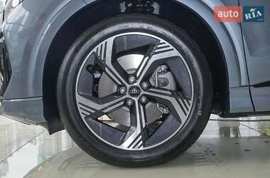 Позашляховик / Кросовер Audi Q4 e-tron 2024 в 