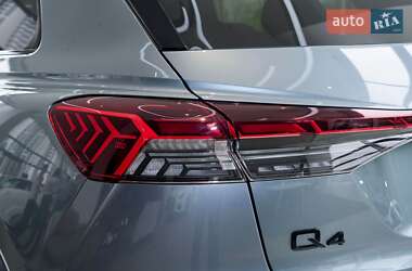 Позашляховик / Кросовер Audi Q4 e-tron 2024 в 