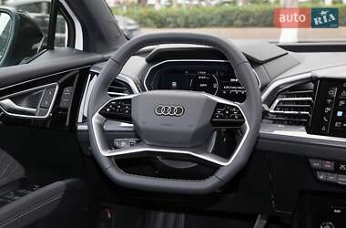 Позашляховик / Кросовер Audi Q4 e-tron 2024 в 
