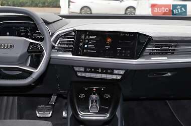 Позашляховик / Кросовер Audi Q4 e-tron 2024 в 