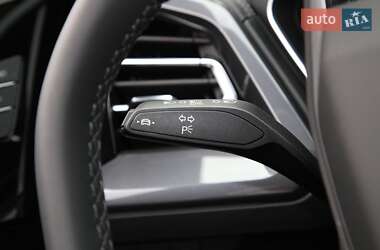 Позашляховик / Кросовер Audi Q4 e-tron 2024 в 