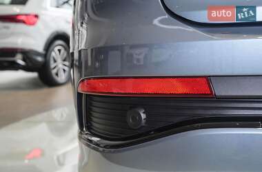 Позашляховик / Кросовер Audi Q4 e-tron 2024 в 