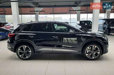 Позашляховик / Кросовер Audi Q4 e-tron 2023 в 