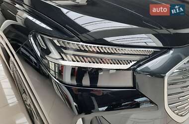 Позашляховик / Кросовер Audi Q4 e-tron 2023 в 