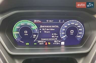 Позашляховик / Кросовер Audi Q4 e-tron 2023 в 