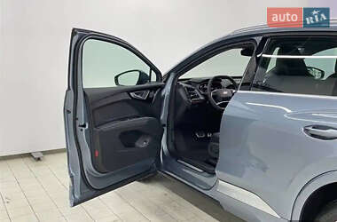 Позашляховик / Кросовер Audi Q4 e-tron 2023 в 